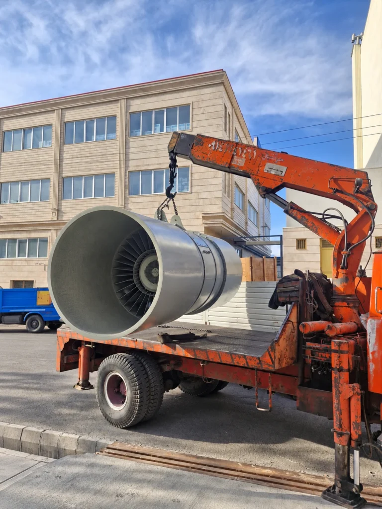 بارگیری فن آکسیال صنعتی با جرثقیل در محوطه کارخانه